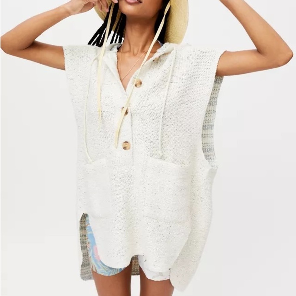 NWT Urban Outfitters Out from Under Magda Beachy Poncho  Sweater Size XS/S